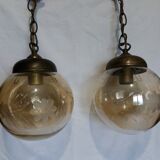 2 suspensions globe boule en verre soufflé ciselé ambré
