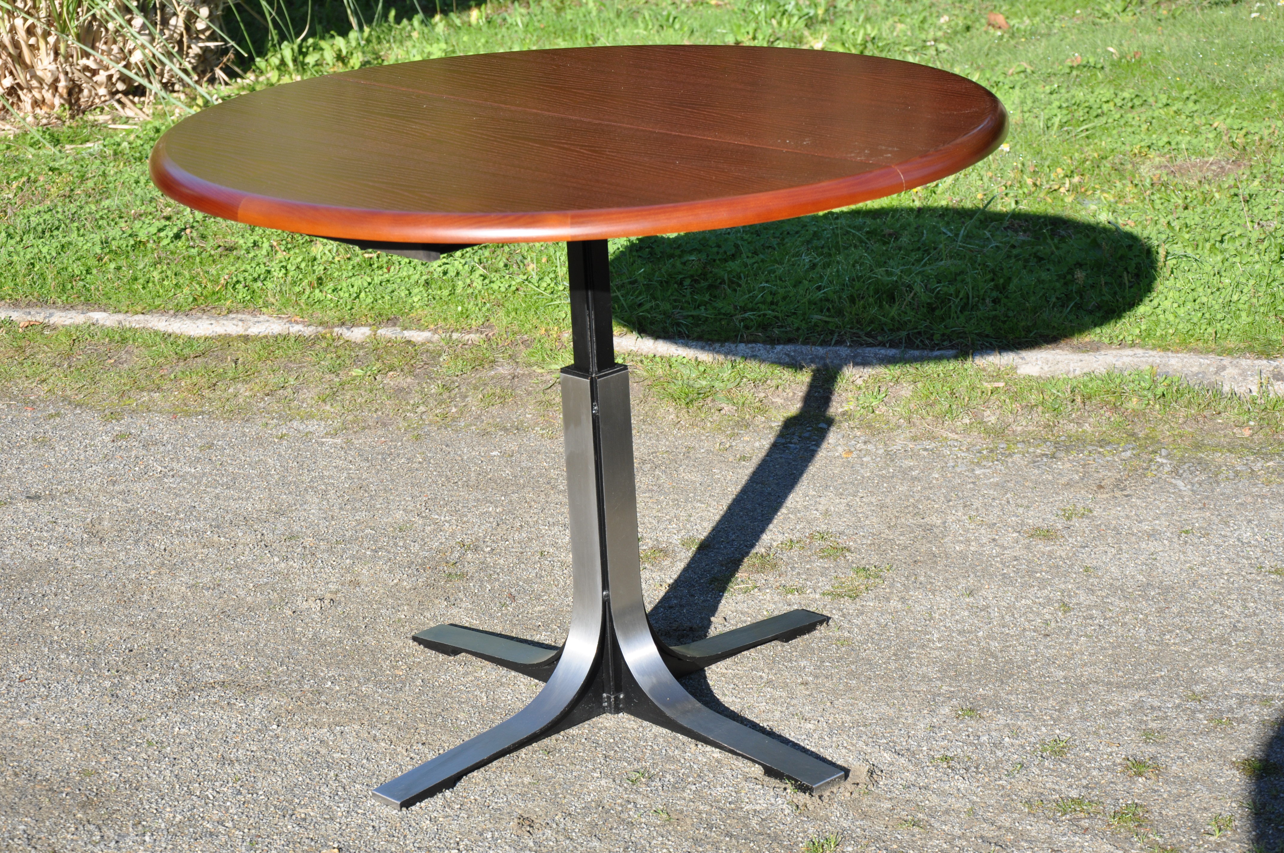 Lifting coffee table