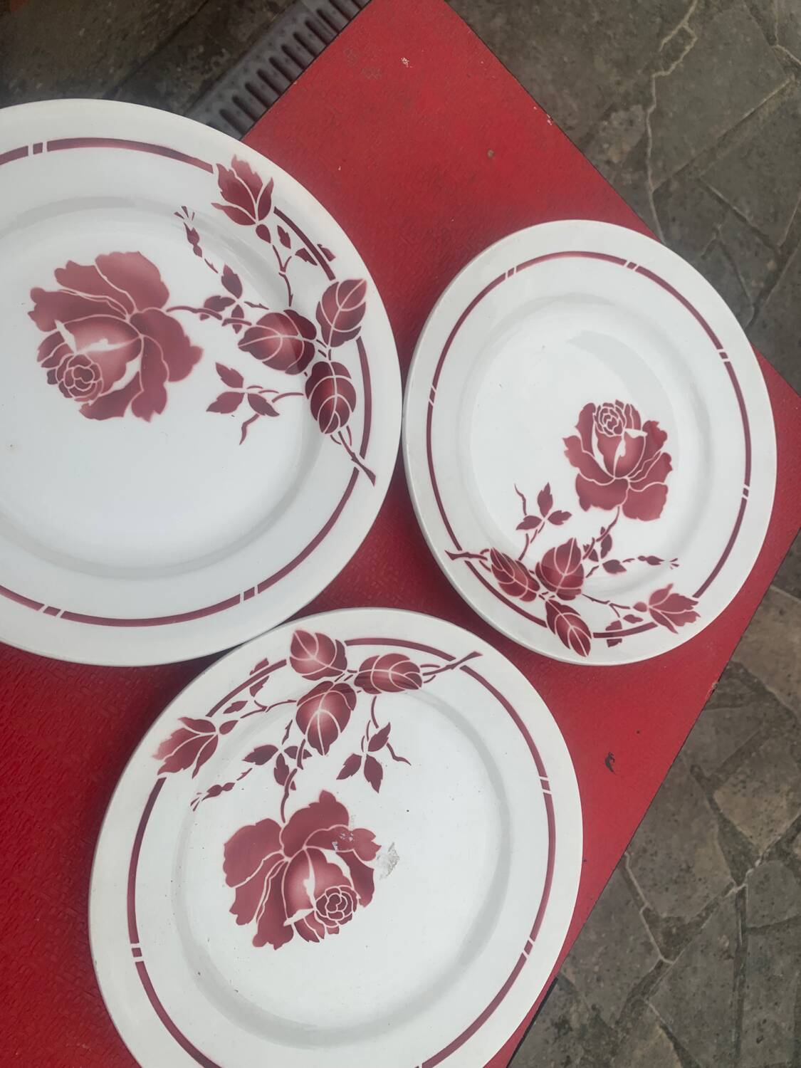 Red flower plate
