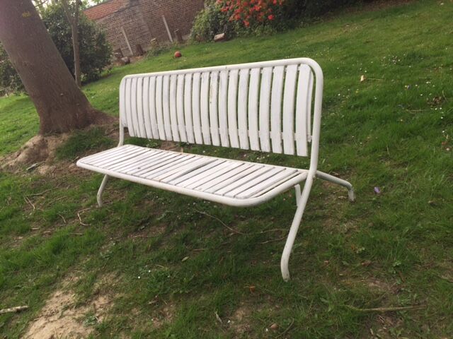 Foldable bench in metal and wood