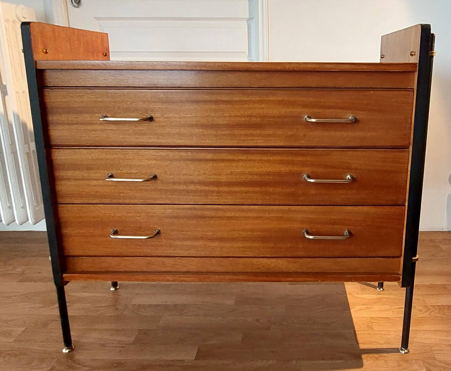 3-drawer chest of drawers in mahogany, black metal and gilded brass 1950 Vintage.