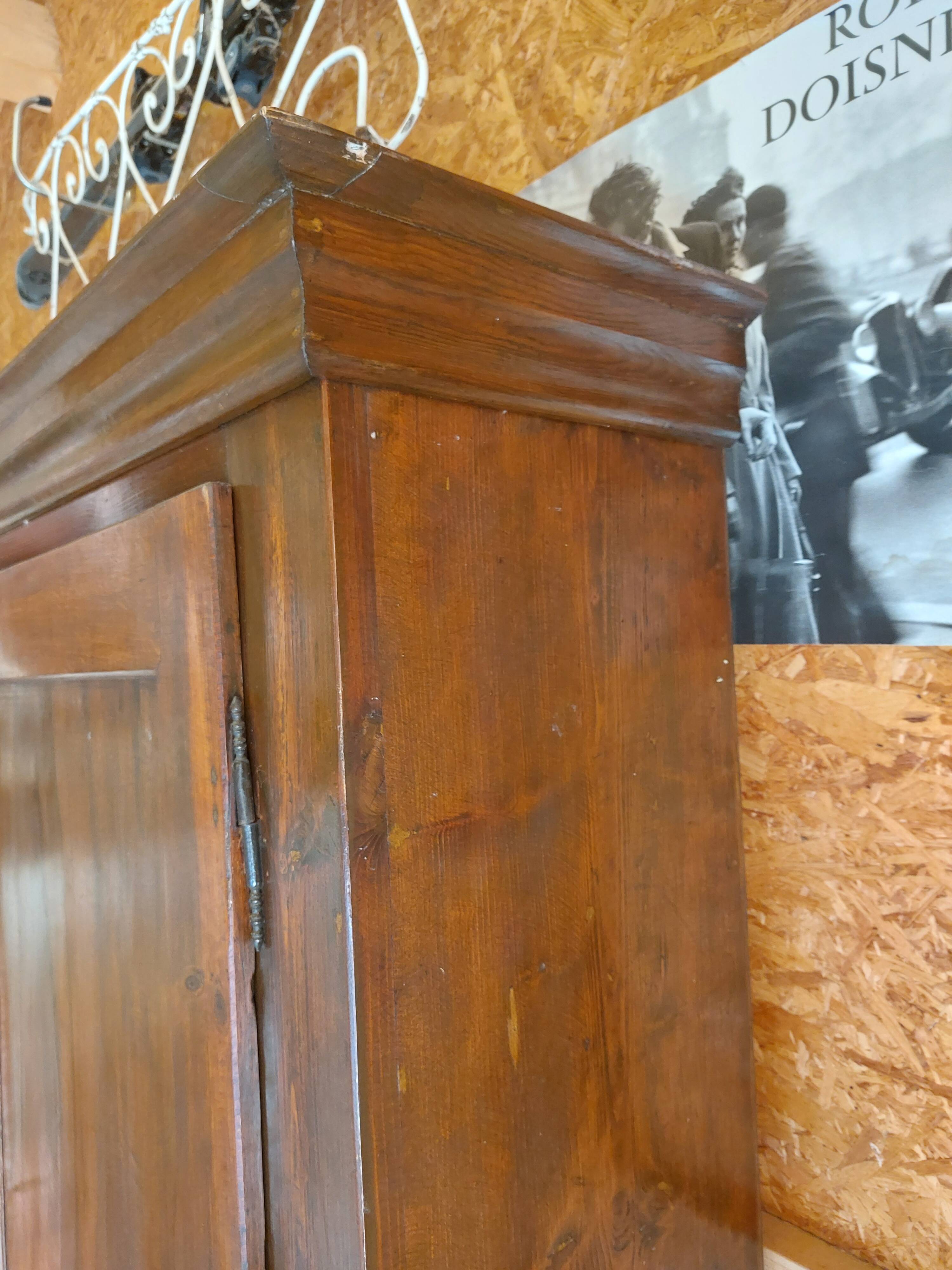 wardrobe, clothes rail