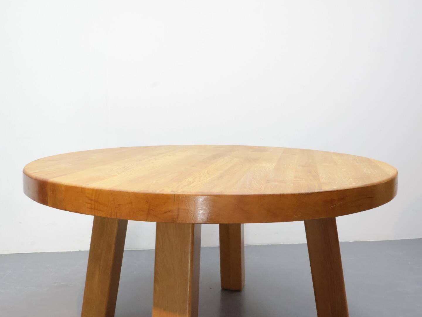 Brutalist eettafel massief eiken rond model