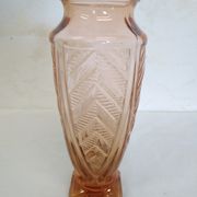 Vase en verre soufflé rose art déco