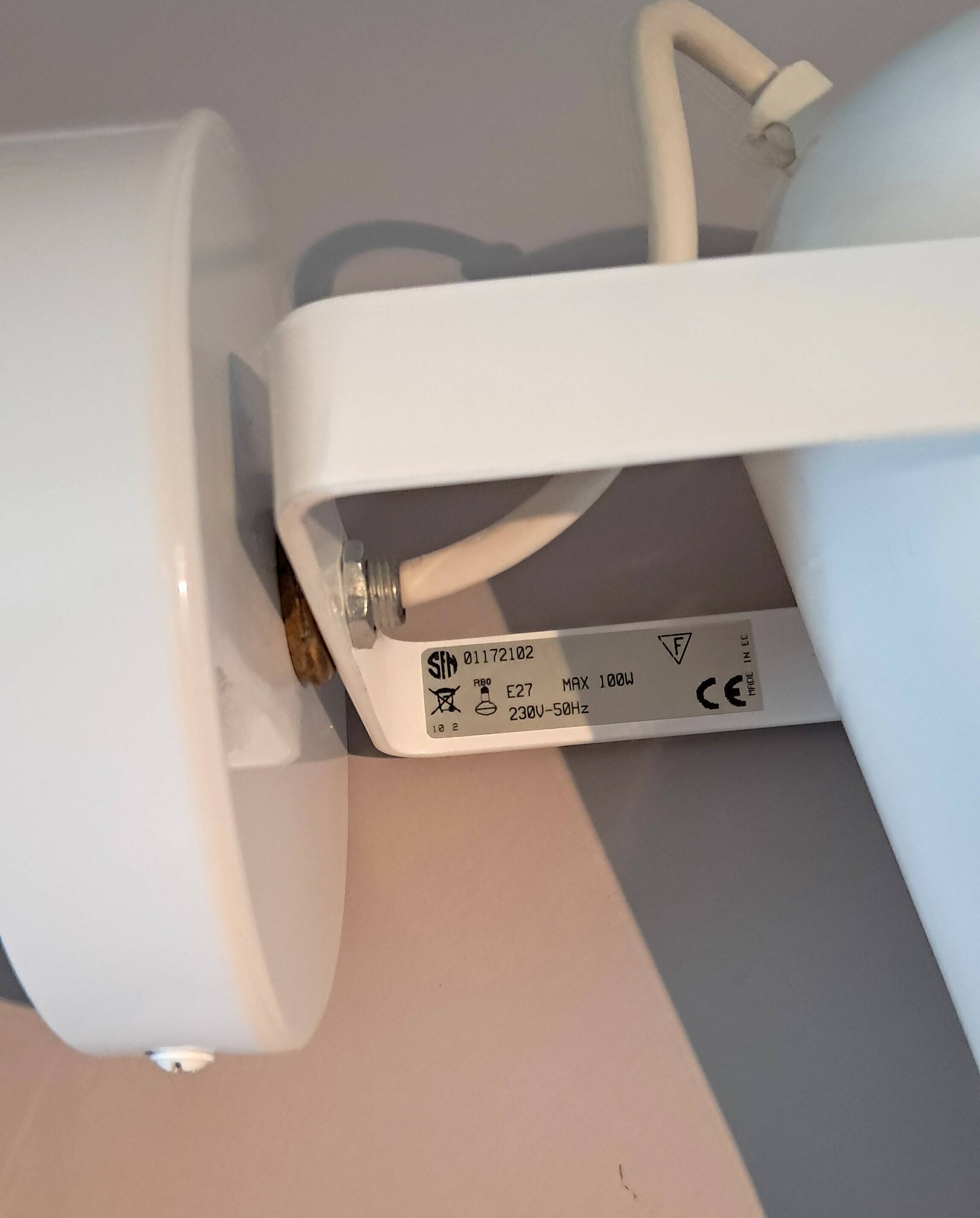 3 white lacquered metal wall lights from the 1970s.