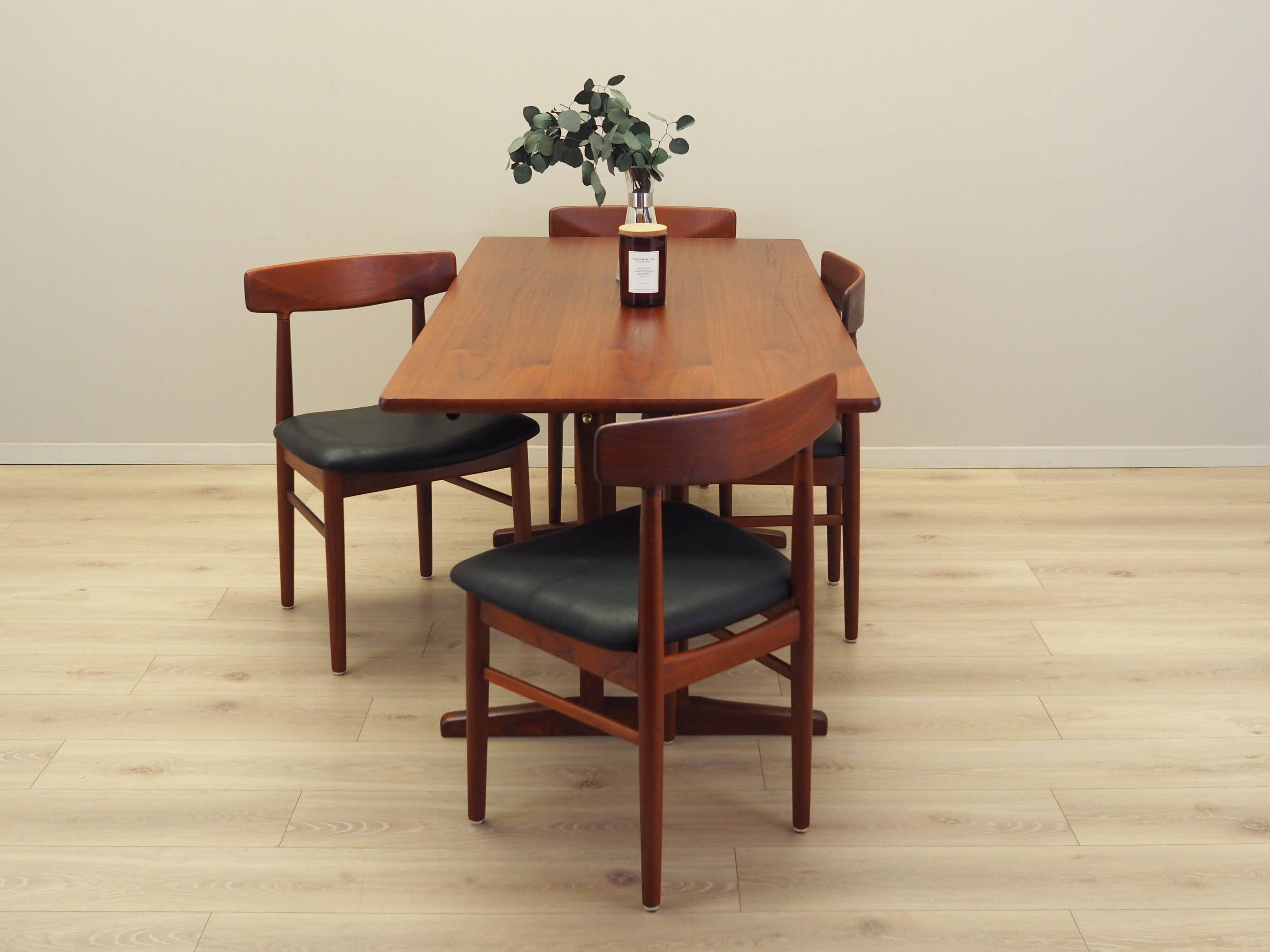 Table danoise en teck par Børge Mogensen pour FDB, années 1960