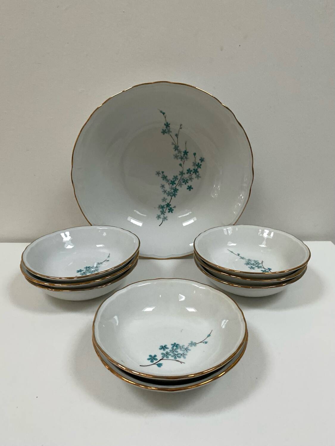 Vintage porcelain service: salad bowl and 8 small bowls.