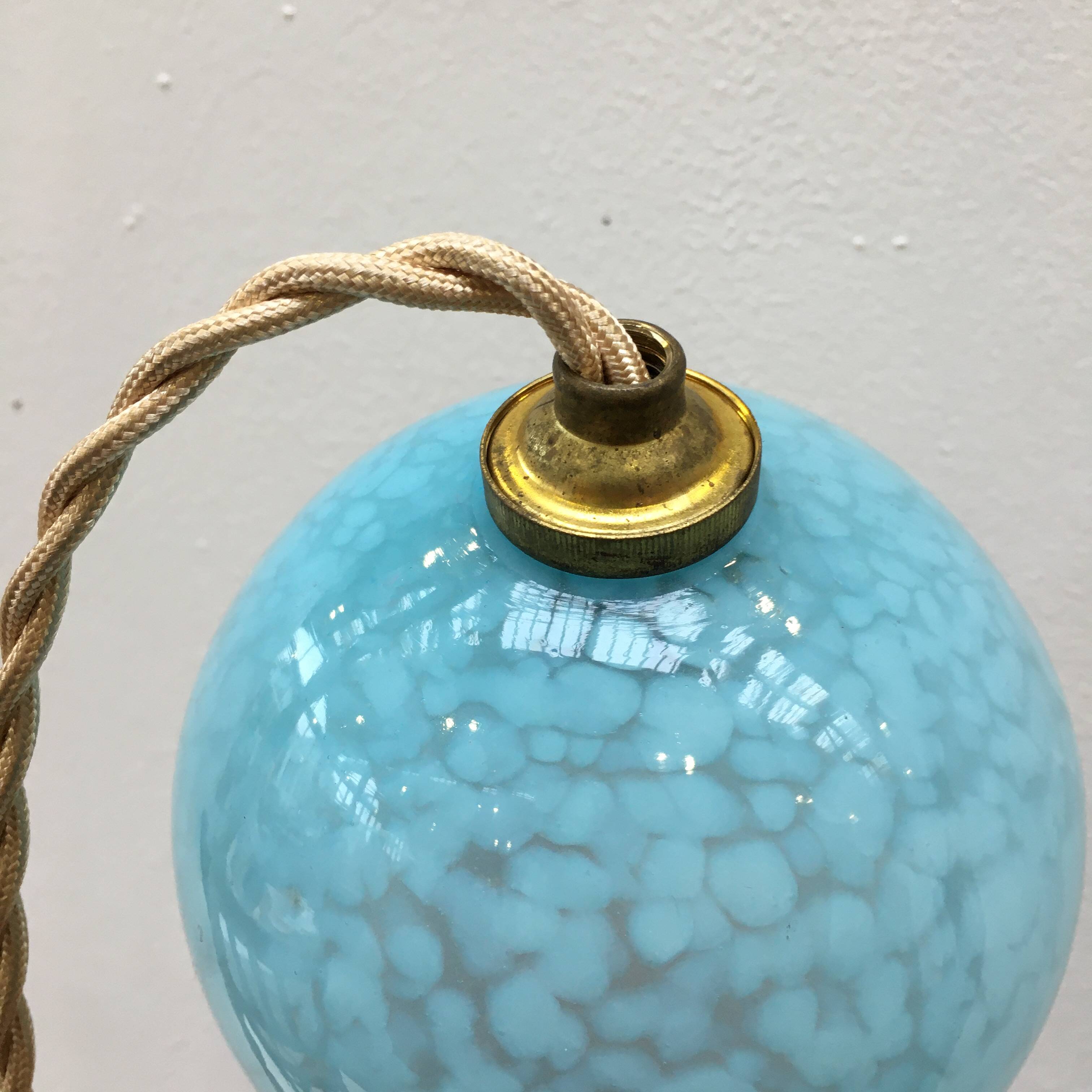 Lampe baladeuse art déco en verre de Clichy bleu