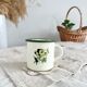 Tasse émaillée vintage beige liseré vert motif branche d'olivier style rustique