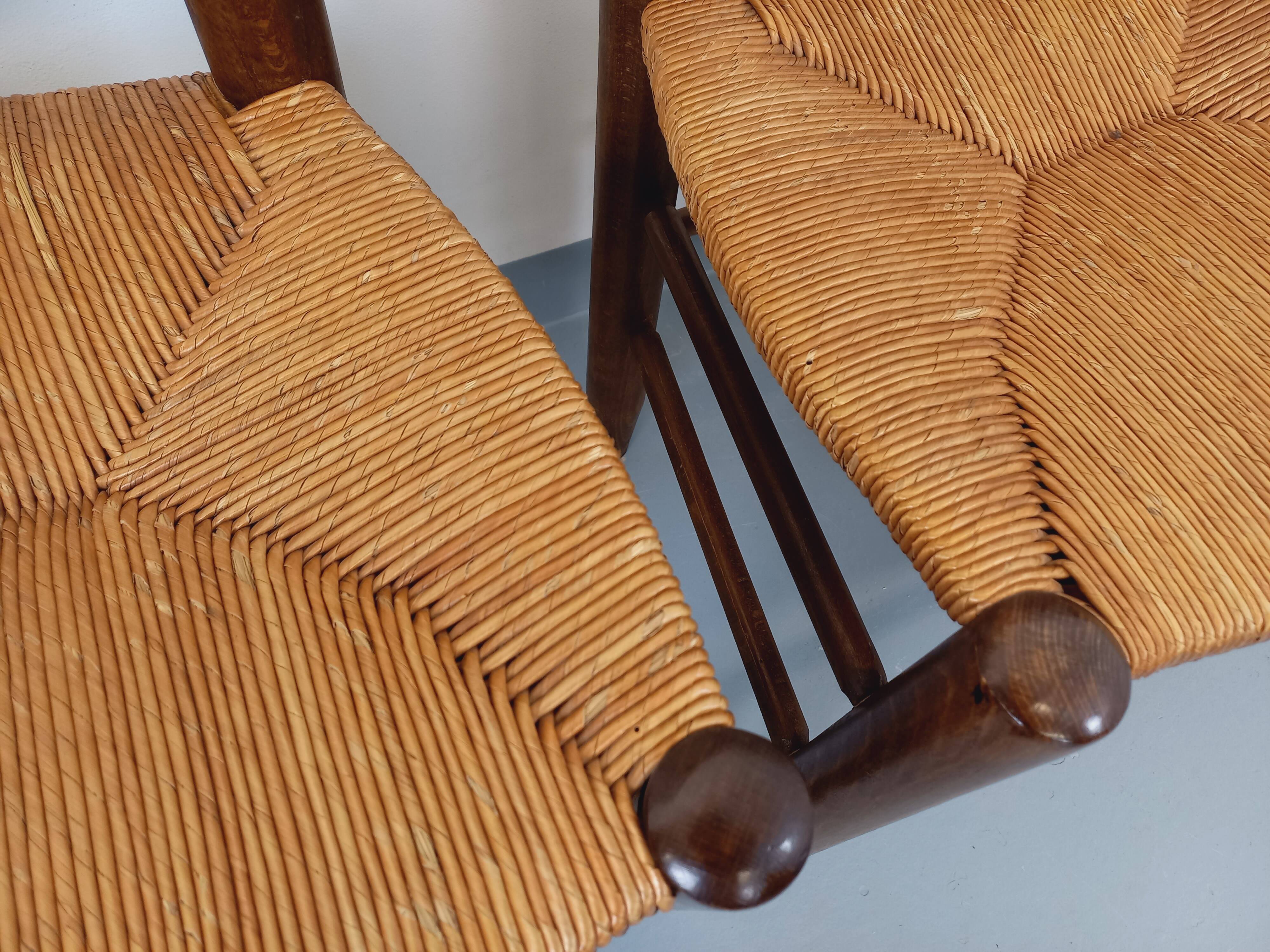 Set of 4 vintage brutalist chairs in wood and straw from the 1960s.