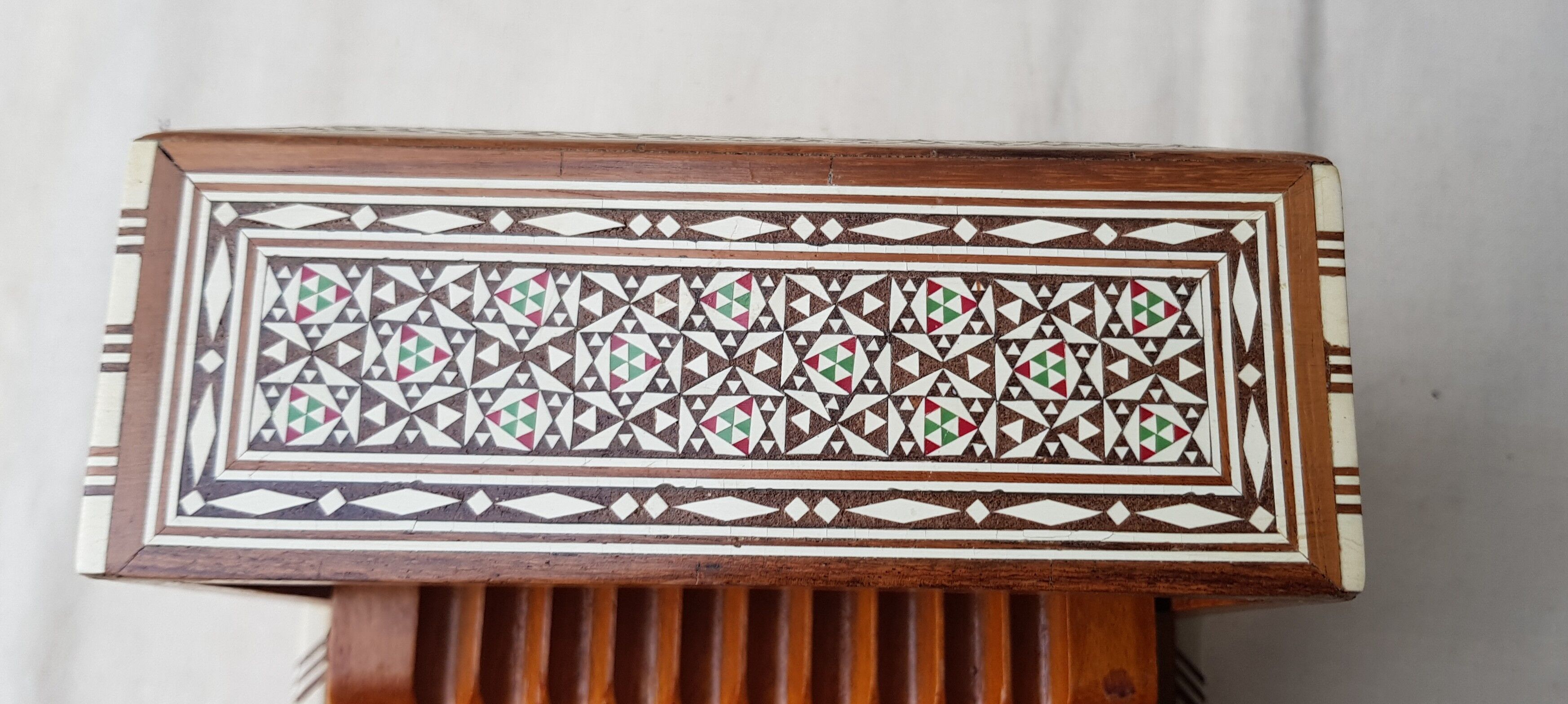 Wood cigarette box and mother-of-pearl inclusion