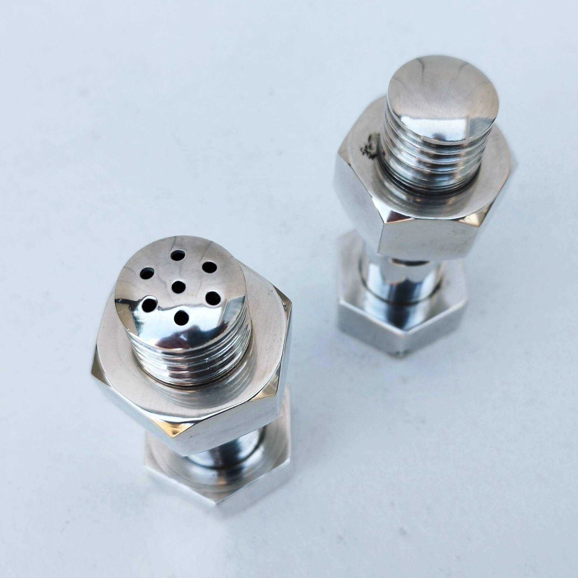Salt shaker pepper mill silver metal bolt. vintage
