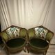 Paire de fauteuils en bois sculpté, XXème s.