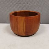 Beautiful large teak bowl from the 1970s by Nissen Denmark
