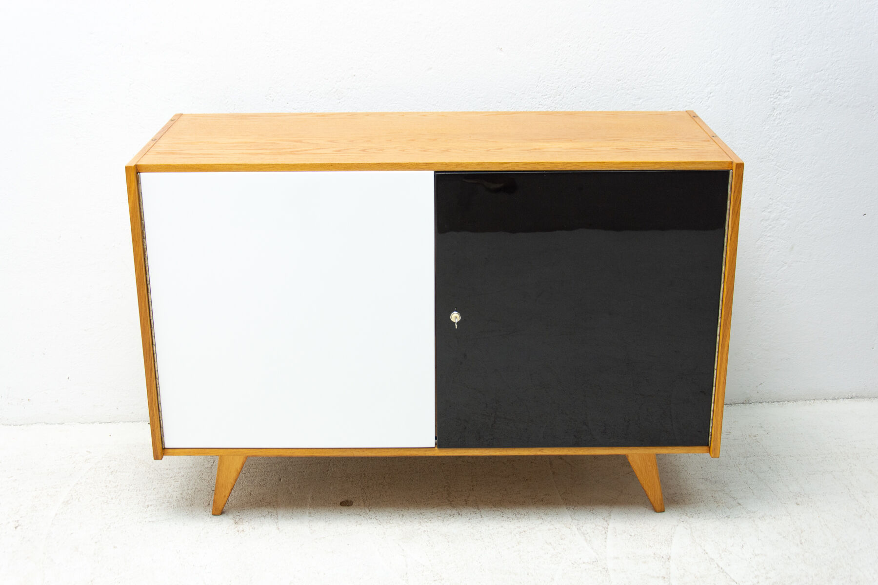 Fully restored mid century sideboard U-450 by Jiří Jiroutek, 1960´s, Czechoslovakia