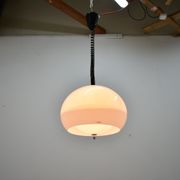 Suspension Meblo du milieu du siècle, Design Harvey Guzzini, Italie, années 1970