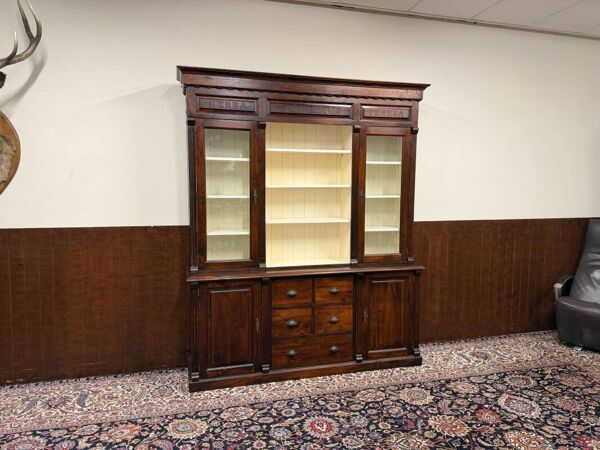 Bibliothèque d'apothicaire anglaise classique