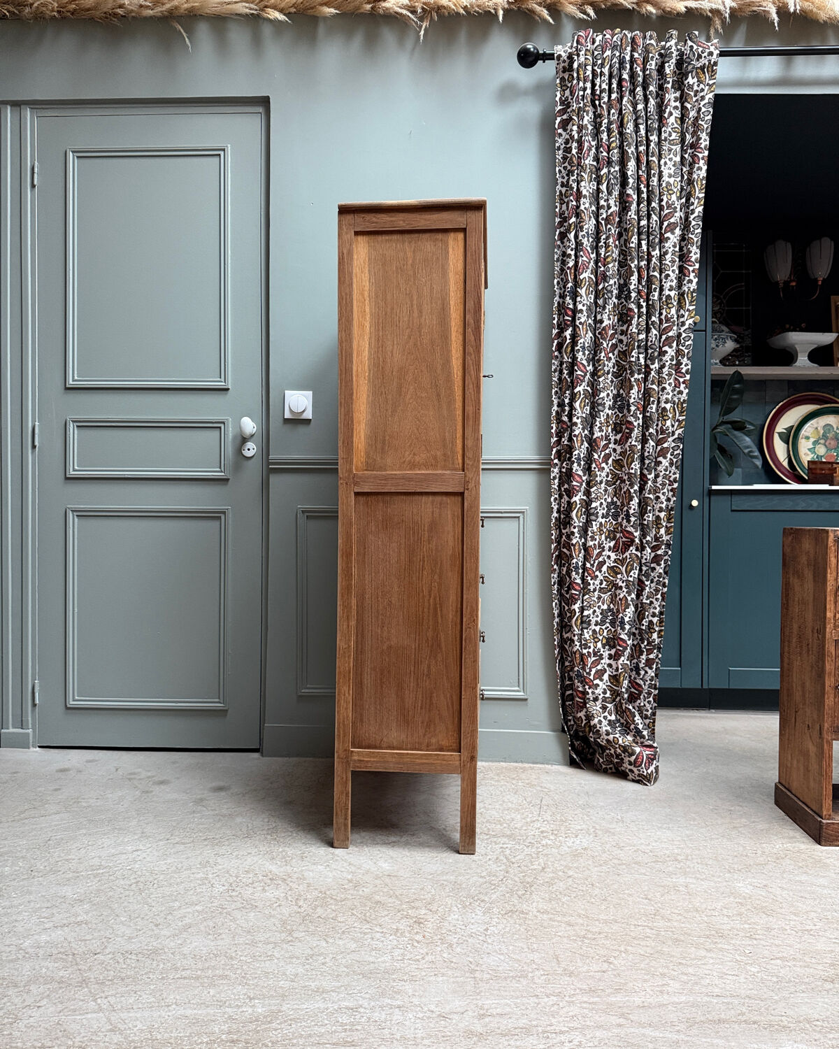 Parisian display cabinet in oak (renovated)