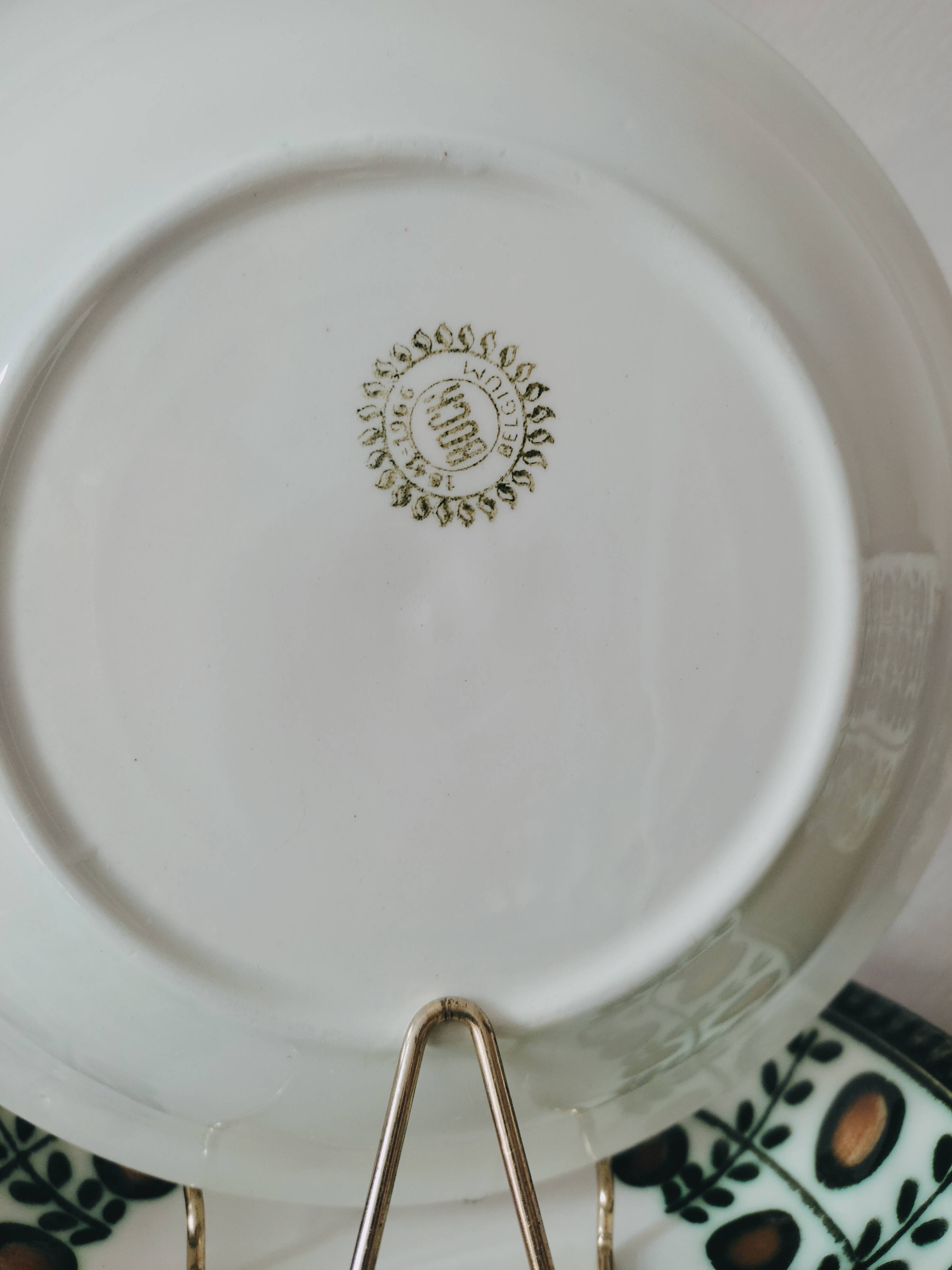 Set of 8 hollow plates Boch nut model