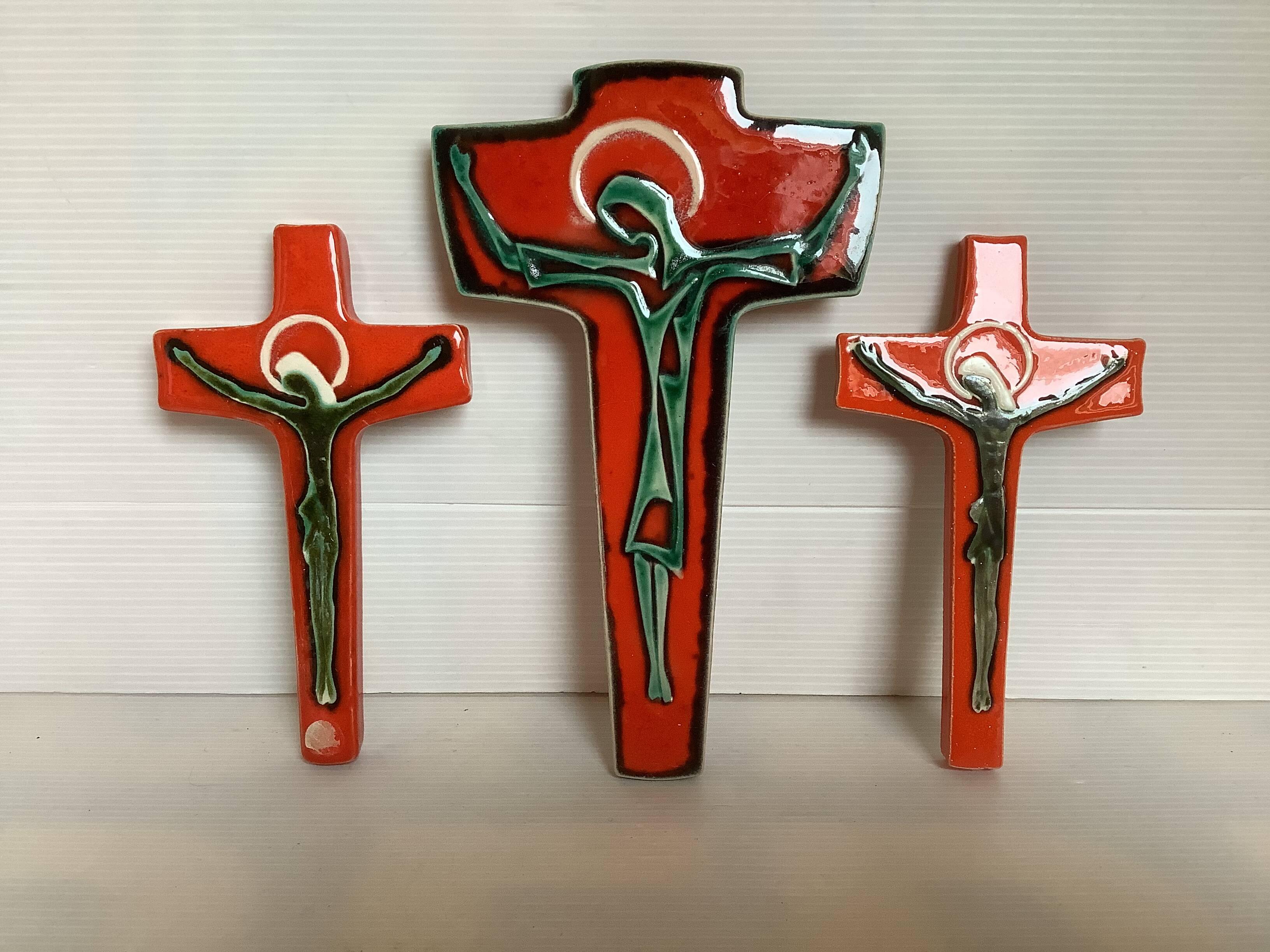 Trio de crucifix céramique orange année 70