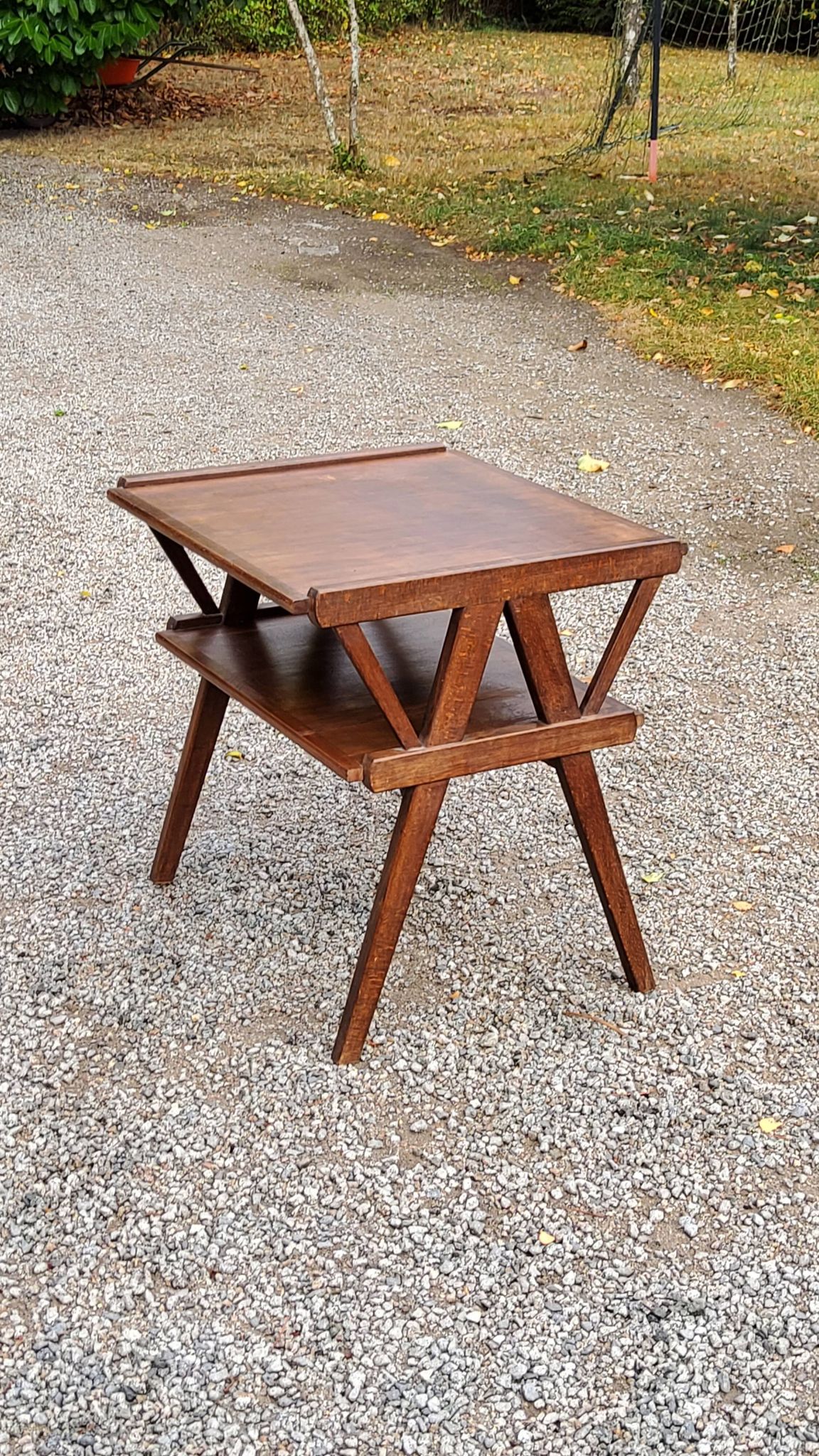 Table d’appoint vintage des années 50 en hêtre chêne et peuplier pieds compas