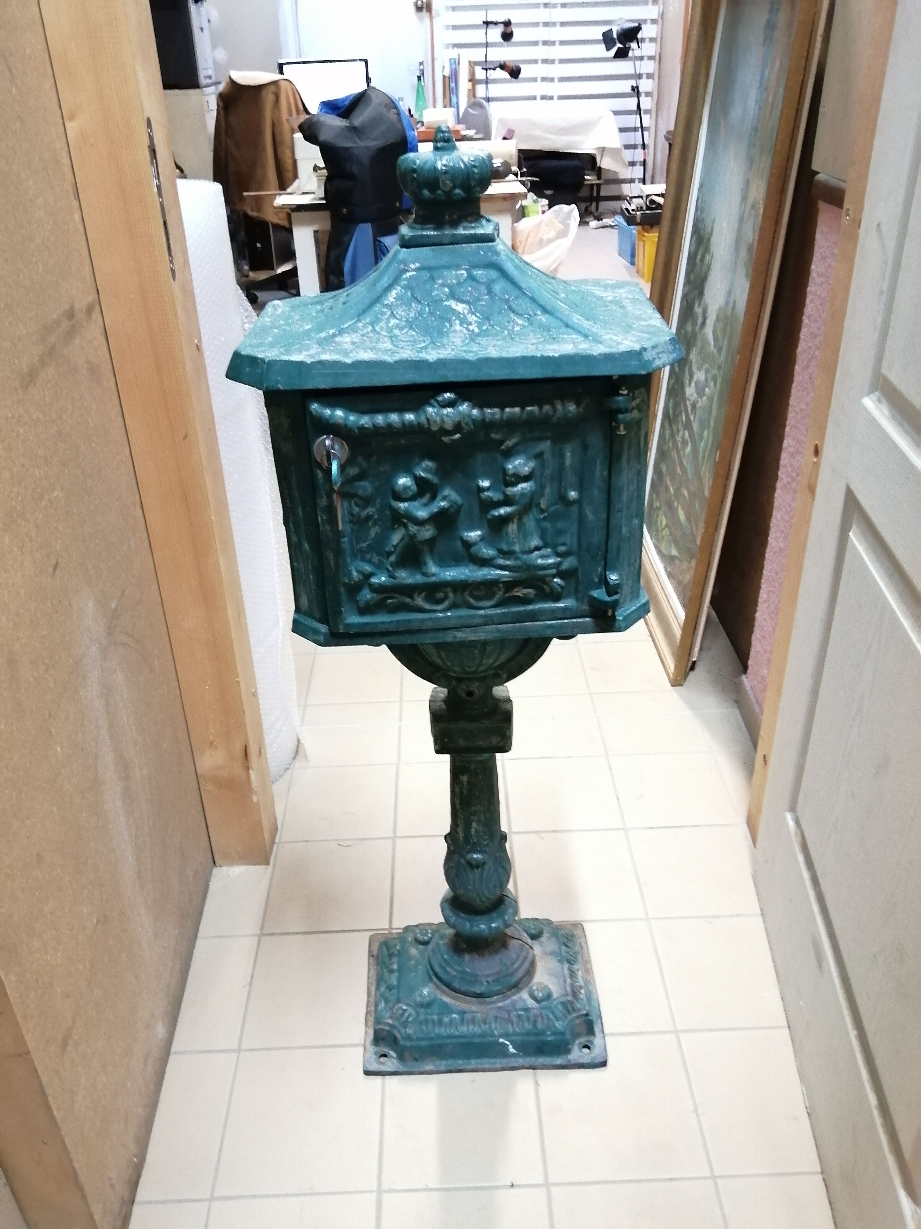 Old cast iron mailbox "Relais de Poste"
