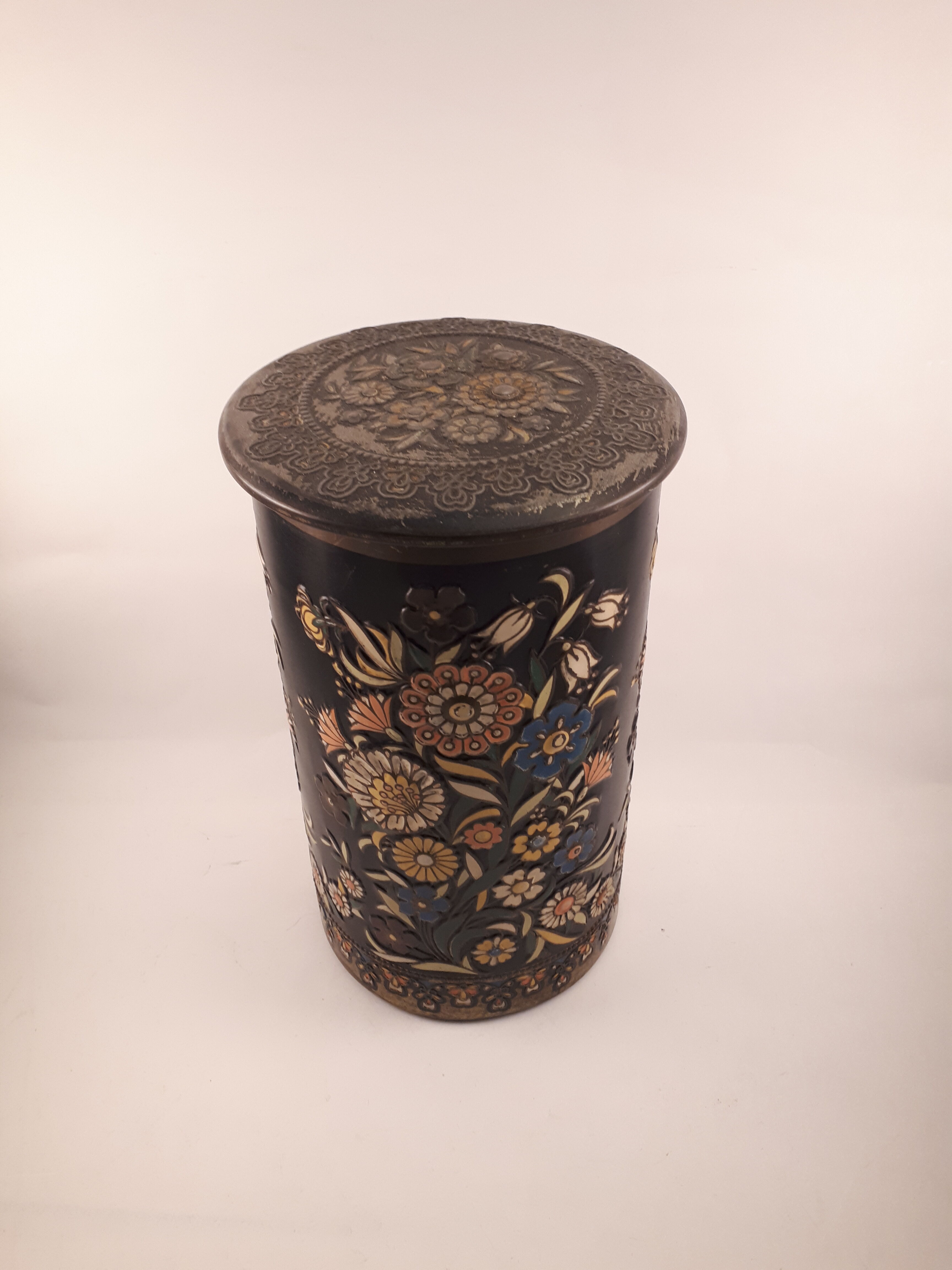 Large vintage waffle metal box 1960 deco flowers