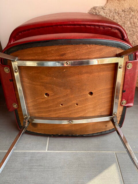 Fauteuil rouge années 60 en skaï