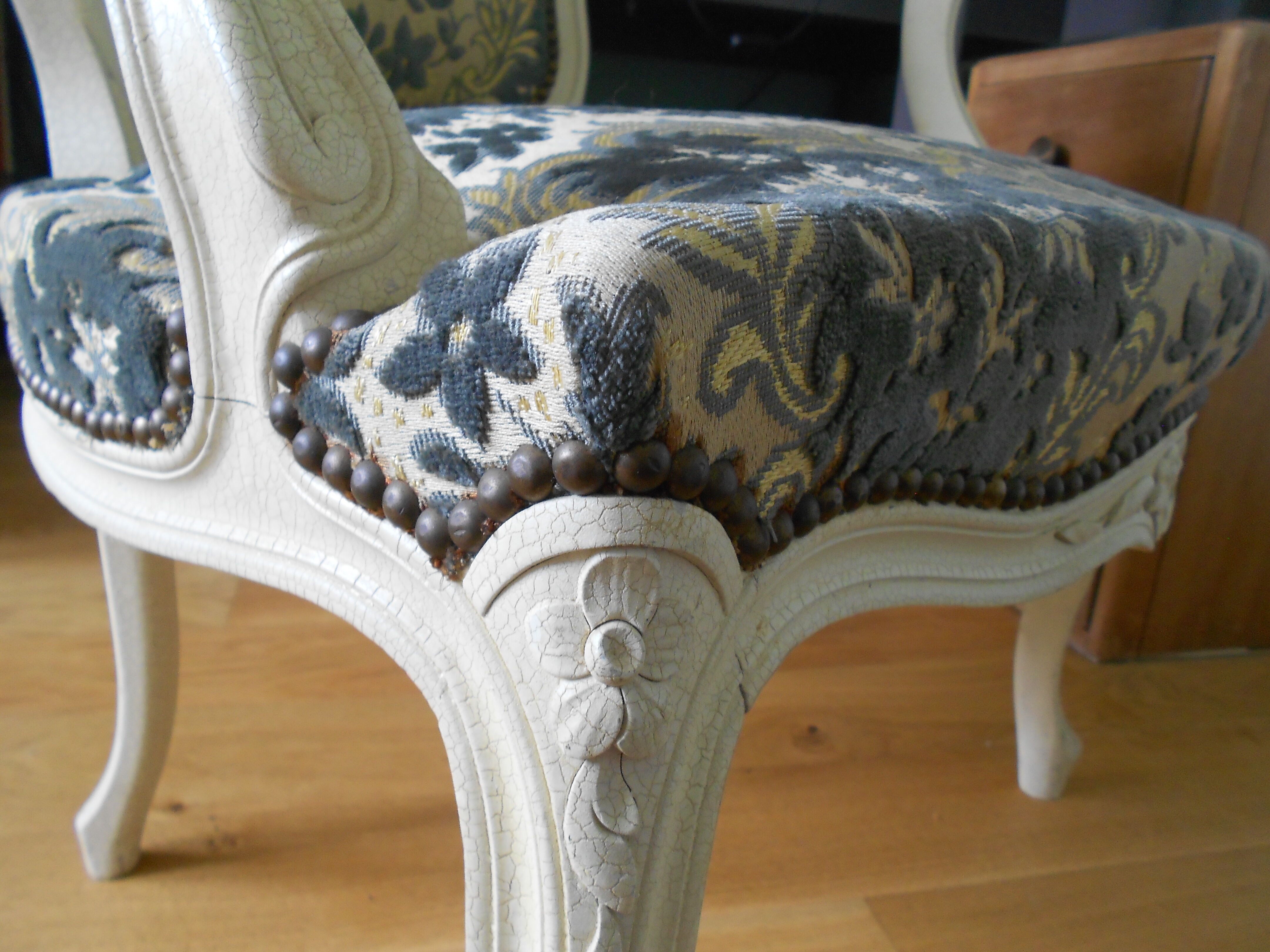 Louis XV-style convertible armchair lined with velvet effect