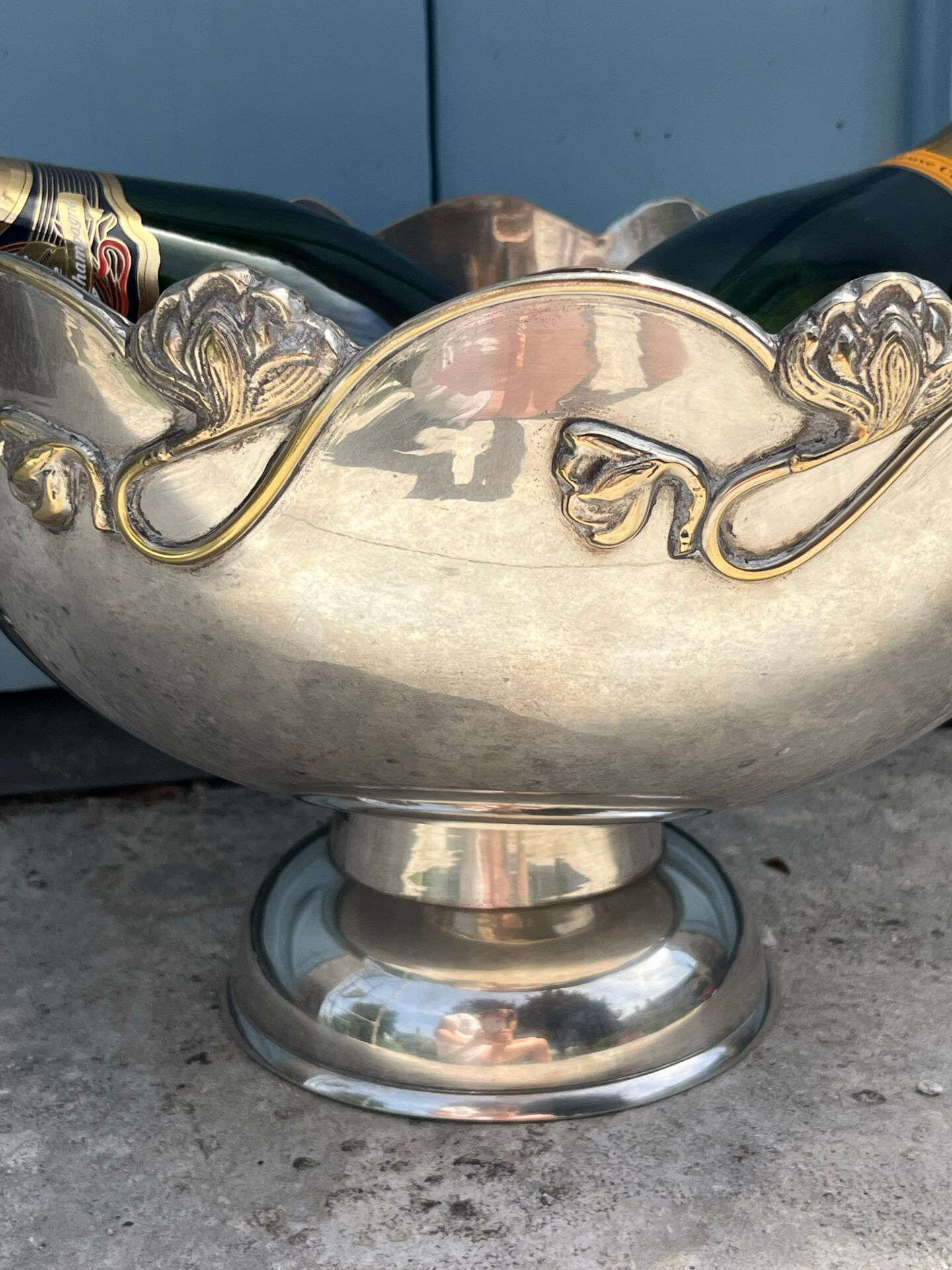 Seau à champagne en métal argenté avec décoration florale Art Nouveau
