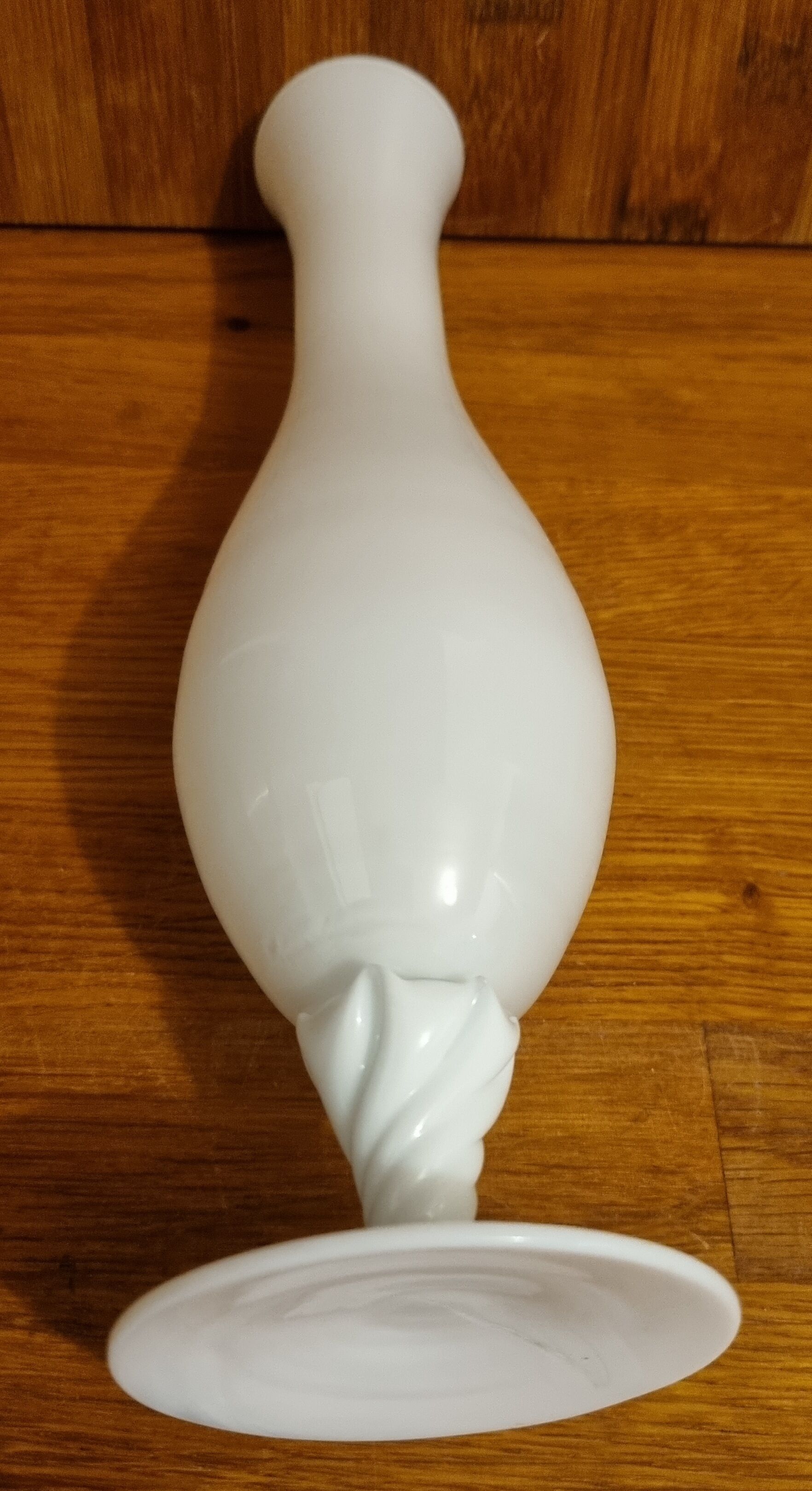 Vase soliflore en opaline blanche