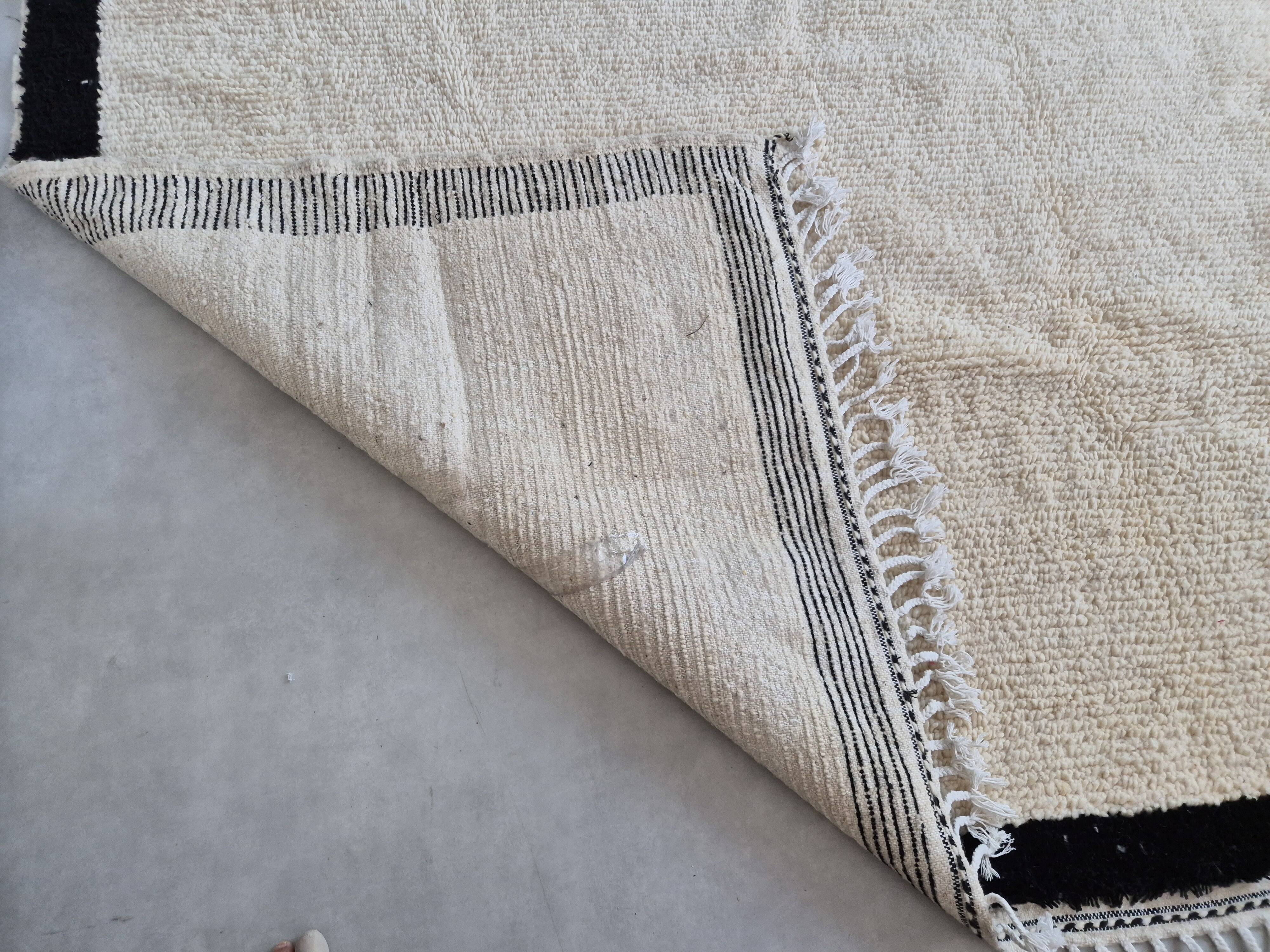 Tapis berbere en laine fait à la main à azilal 208/190