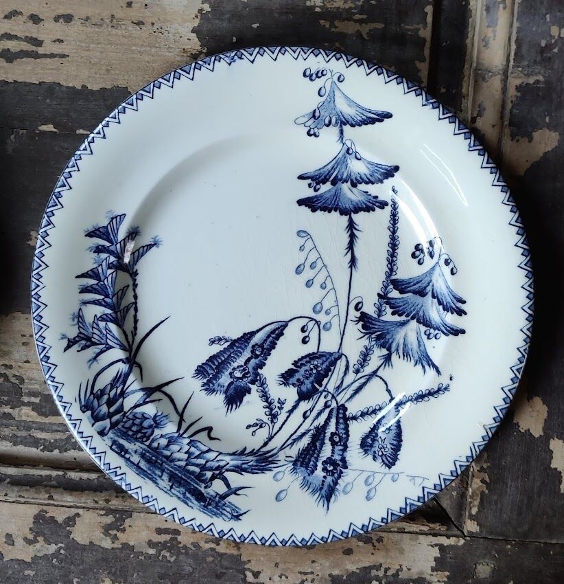 Set of four flat plates in iron earth