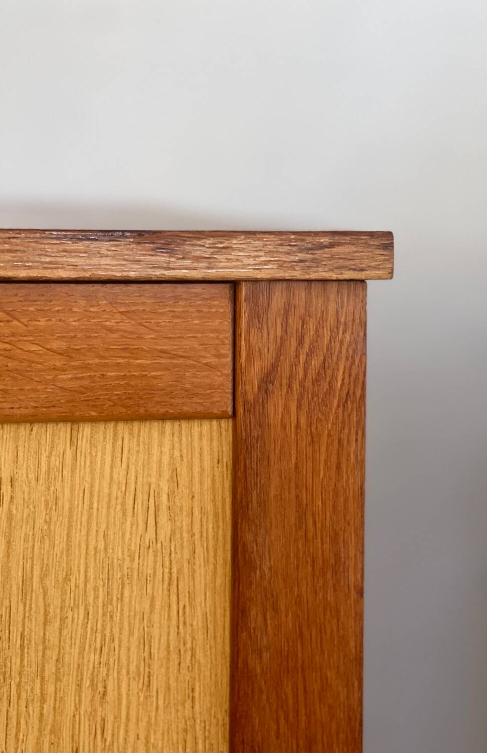 Vintage 1960s chest of drawers with covered handles.
