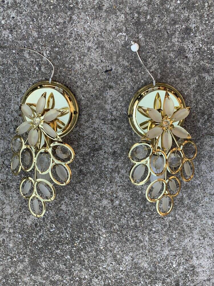 Mid-century chandelier and 2 wall sconces in gilded brass and clear glass, 1960s.