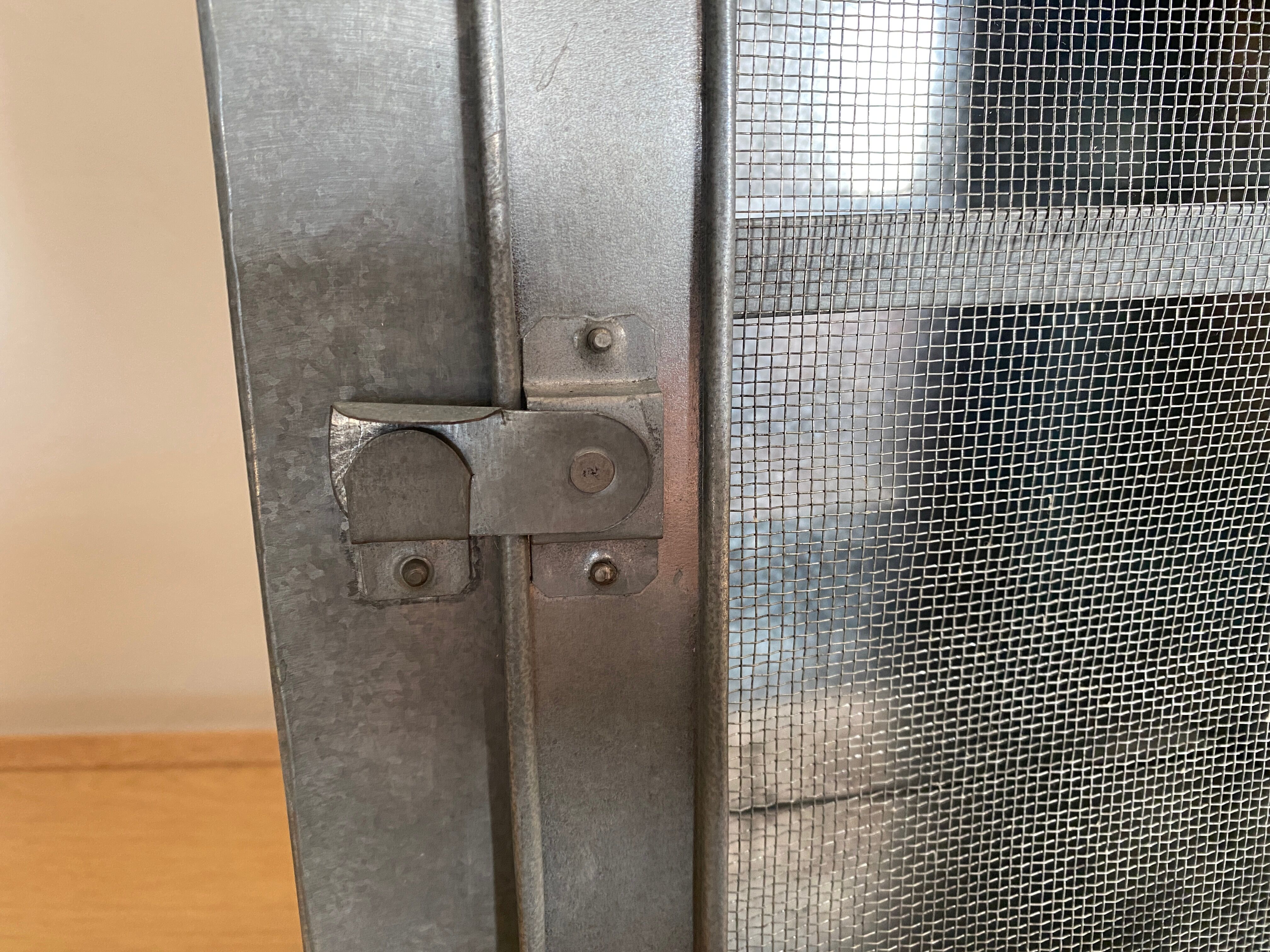 Metal cabinet