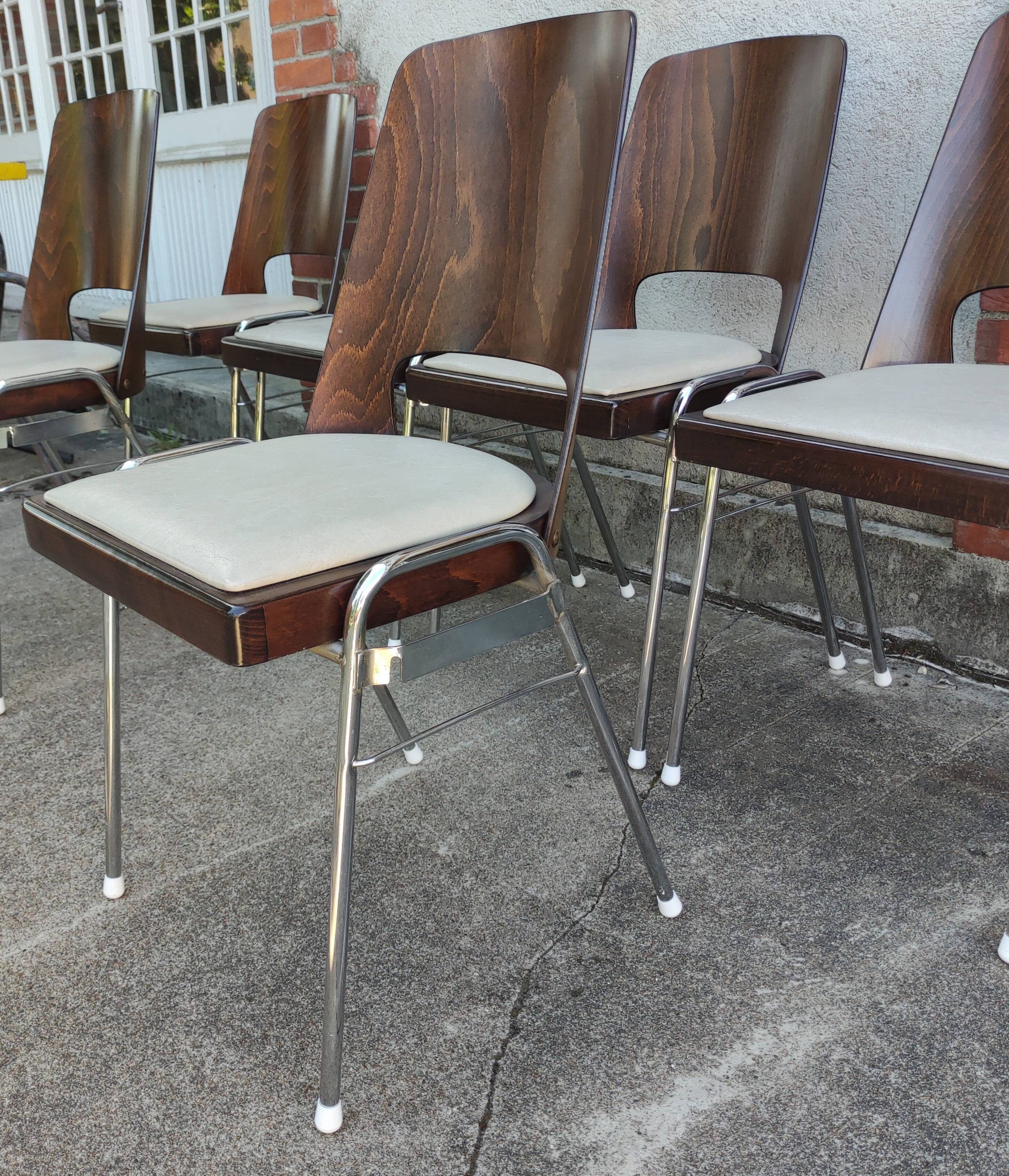 Series of 6 stackable chairs Baumann model Manhattan