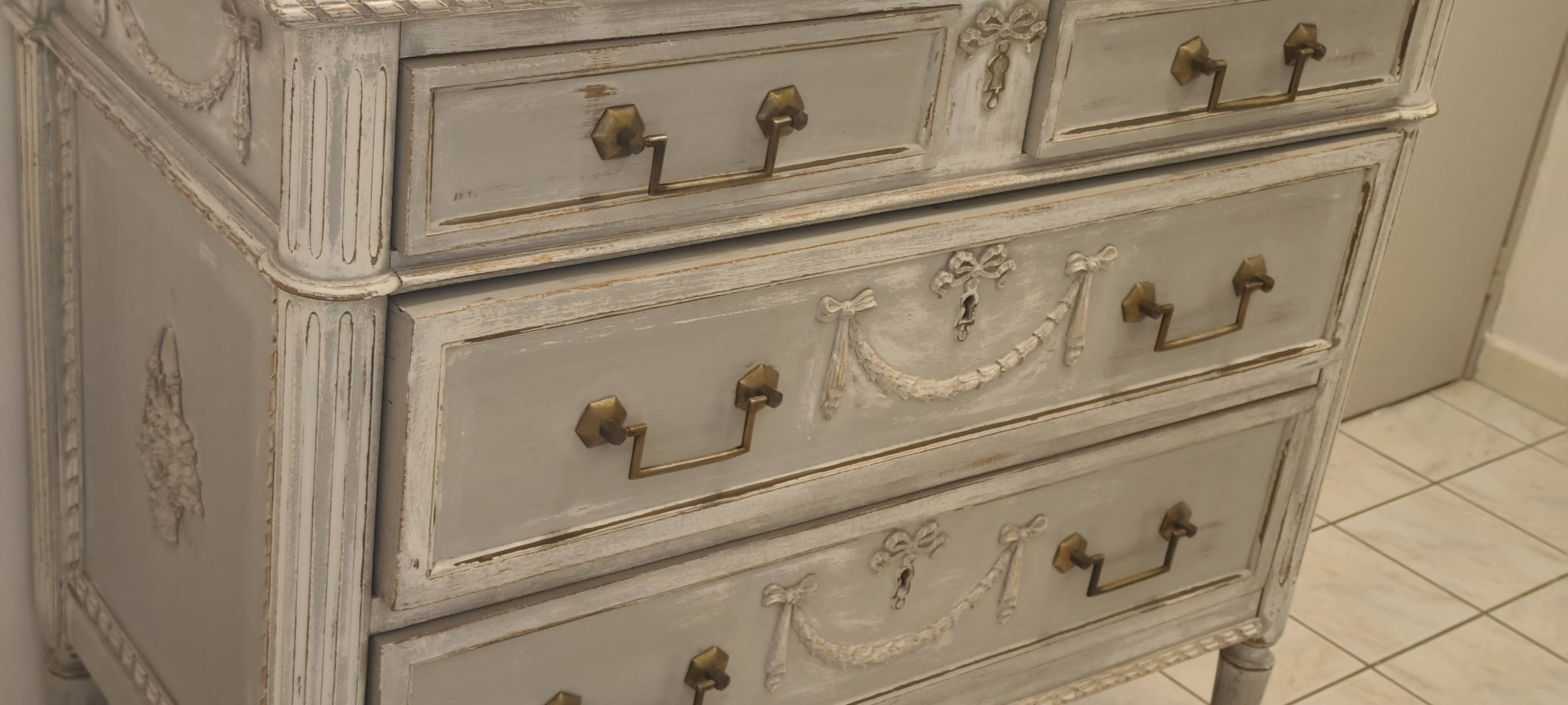Commode style louis 16 ferrures origine