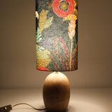 Lampe à poser, pied Bois sculpté Mid-Century,  et Abat-jour Jungle Florale