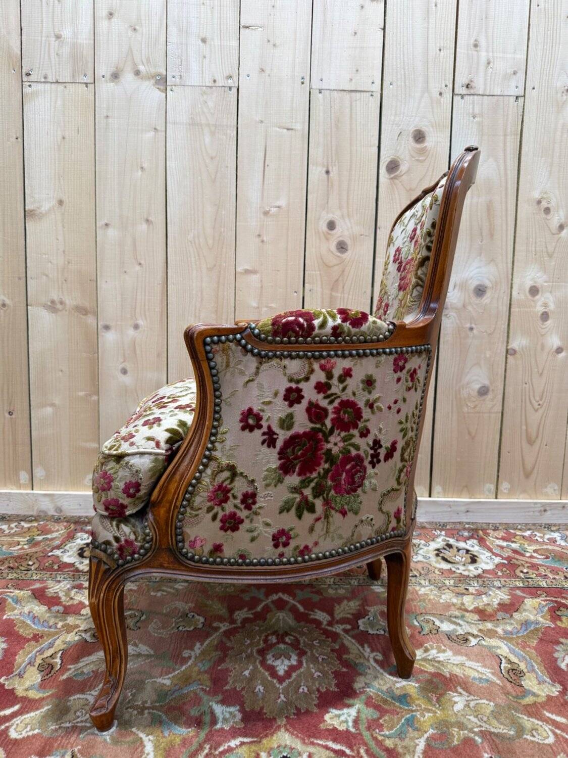 Elegant Louis XV style bergère in cherry wood and floral velvet.