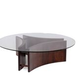 Table basse en palissandre, de forme concave. Années 1970.