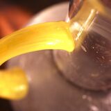 Carafe en verre bullé - anse jaune citron