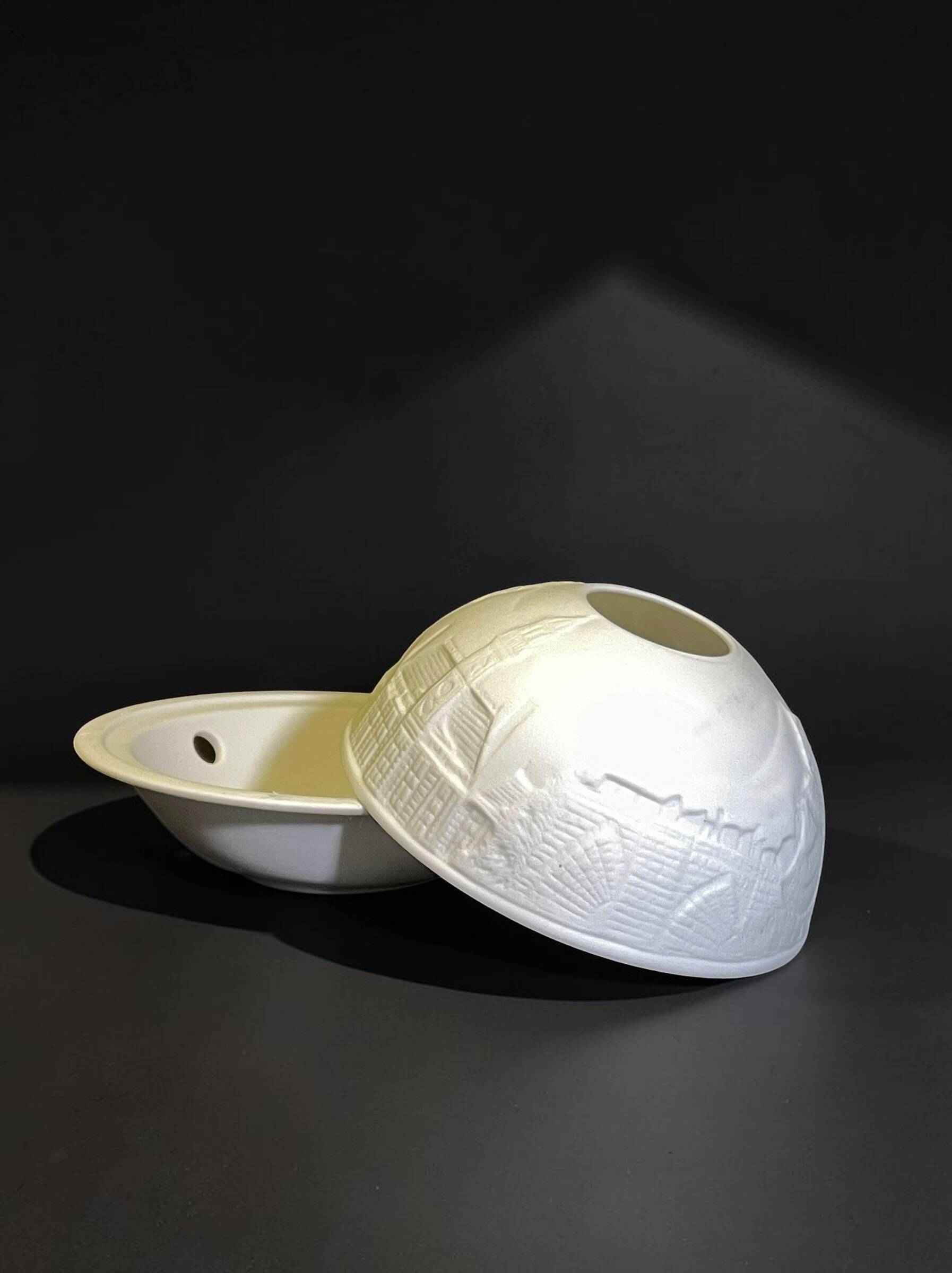 Porcelain lithophane photophore from Limoges