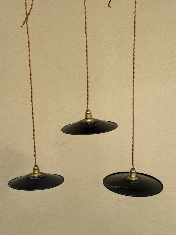 Trio de suspensions tôle émaillée noire et blanche vintage style indus