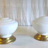 Lampe à poser globe opaline et métal doré - mid. XXéme