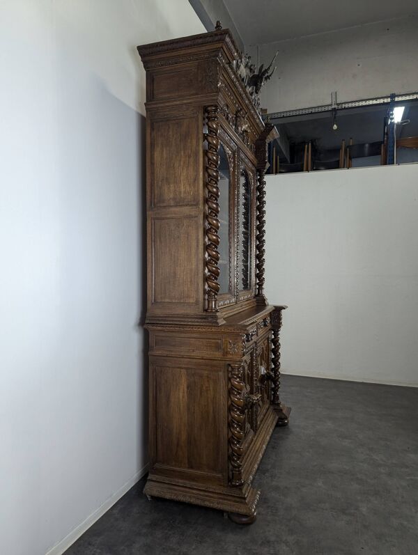 Buffet de chasse de style Renaissance en noyer