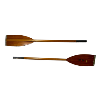 Paire d’ anciennes pagaies en bois