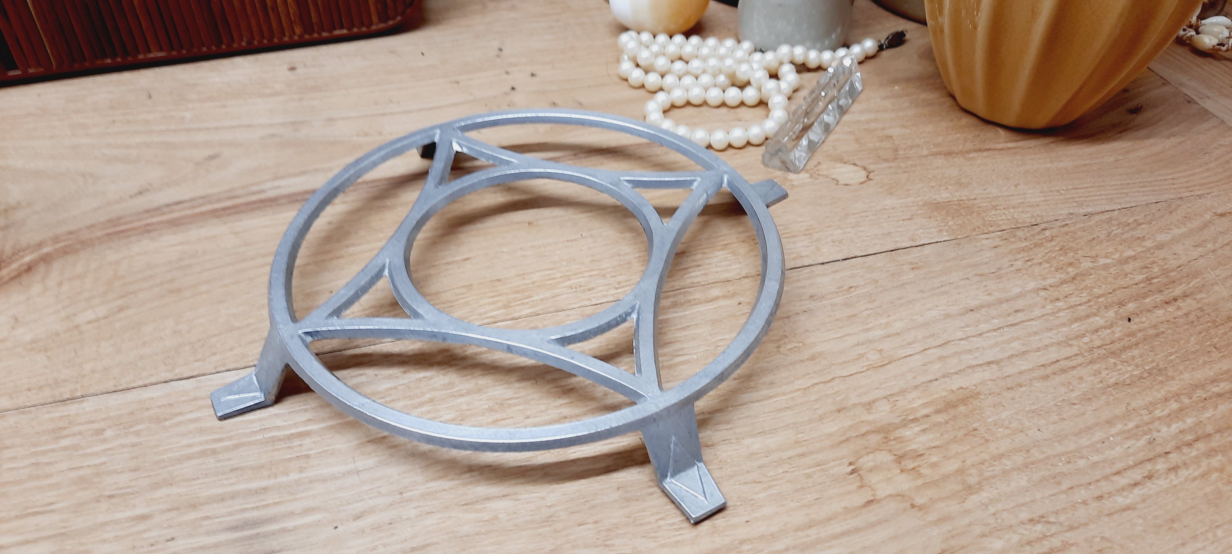 Round aluminum underside