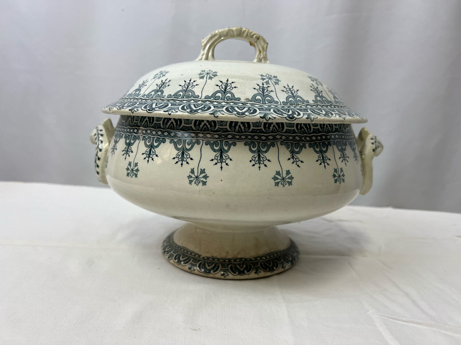 Soupière saint Amand Hamage white and blue