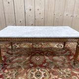 Table basse de style Louis XVI en bois doré et marbre de carrare